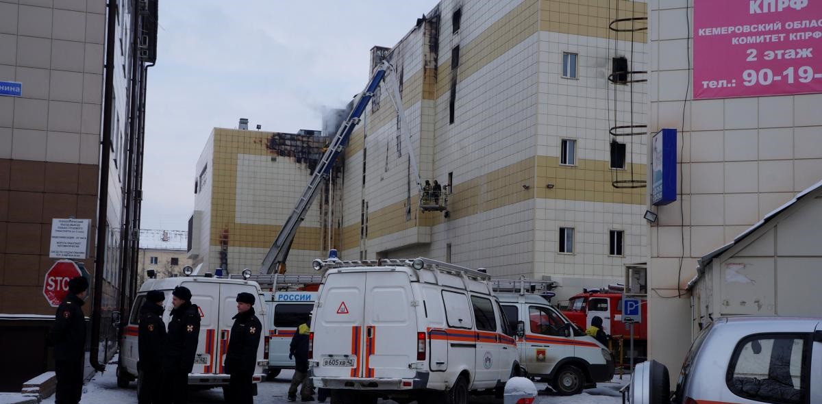МЧС России: Все эвакуационные выходы «Зимней вишни» были закрыты