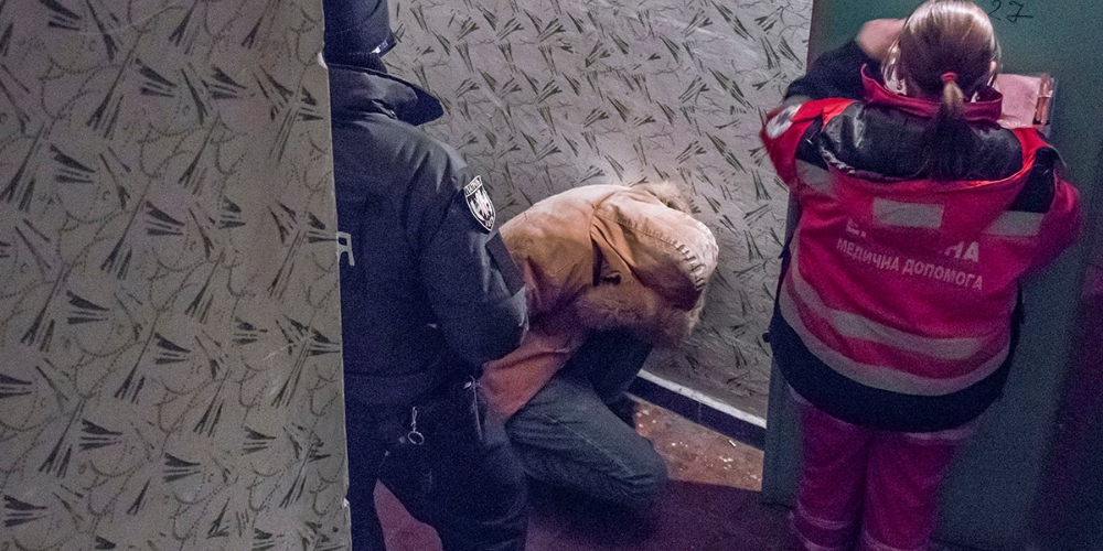 В Киеве мужчина совершил убийство и выпрыгнул из окна 7 этажа