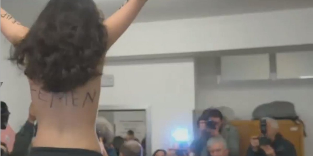 Femen провело акцию на избирательном участке в Италии, где был Берлускони