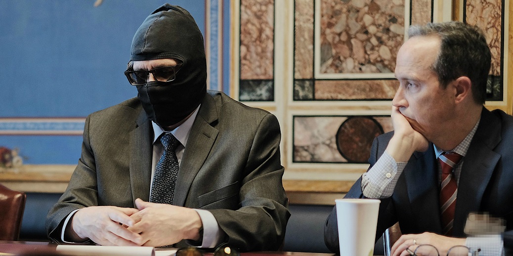 Родченков пришел на встречу с конгрессменами в балаклаве и темных очках