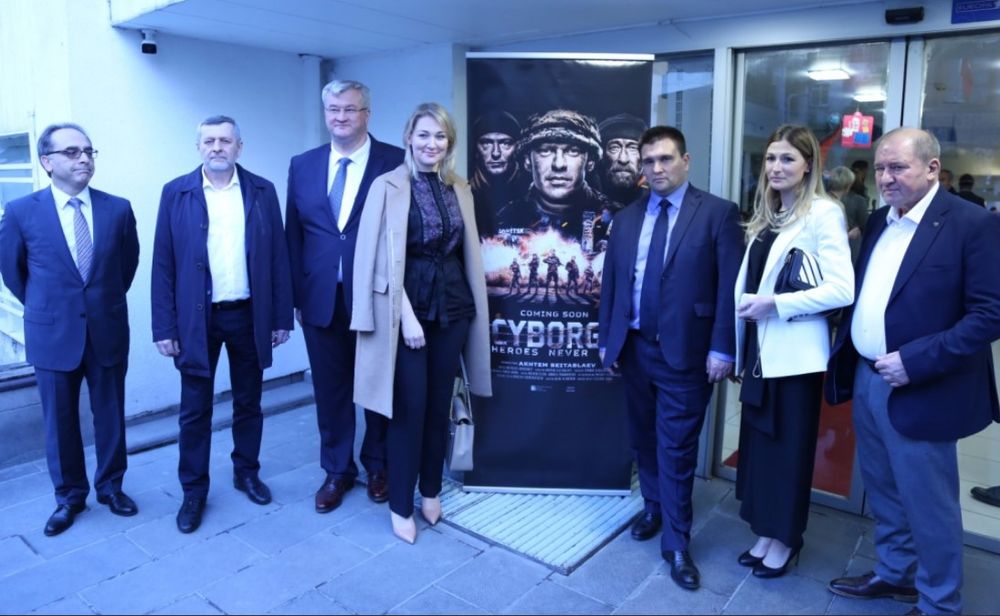 Климкин в Турции открыл премьерный показ «Киборгов»