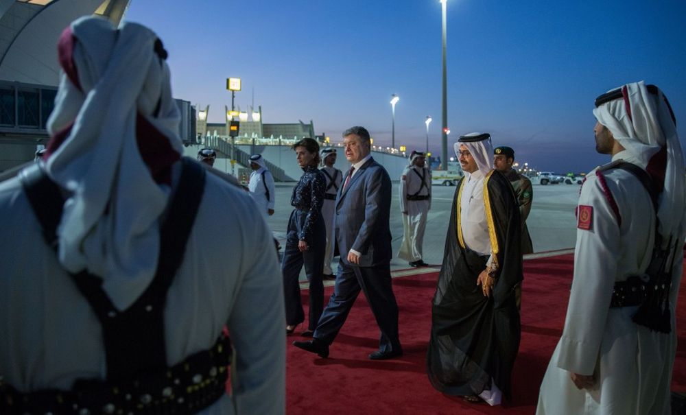 Порошенко начал официальный визит в Катар