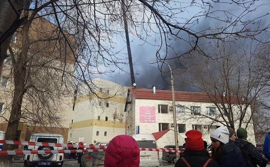 В кемеровском ТЦ вновь начался пожар