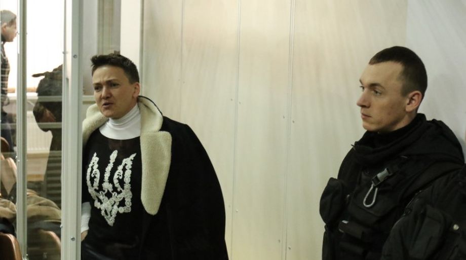 Адвокат: Савченко одновременно освободили и взяли под стражу