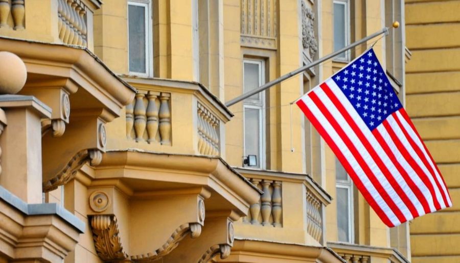 Высылаемые американские дипломаты покинули посольство в Москве