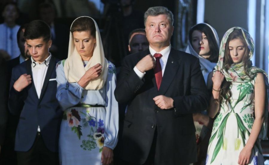 Порошенко поздравил украинцев с Благовещением