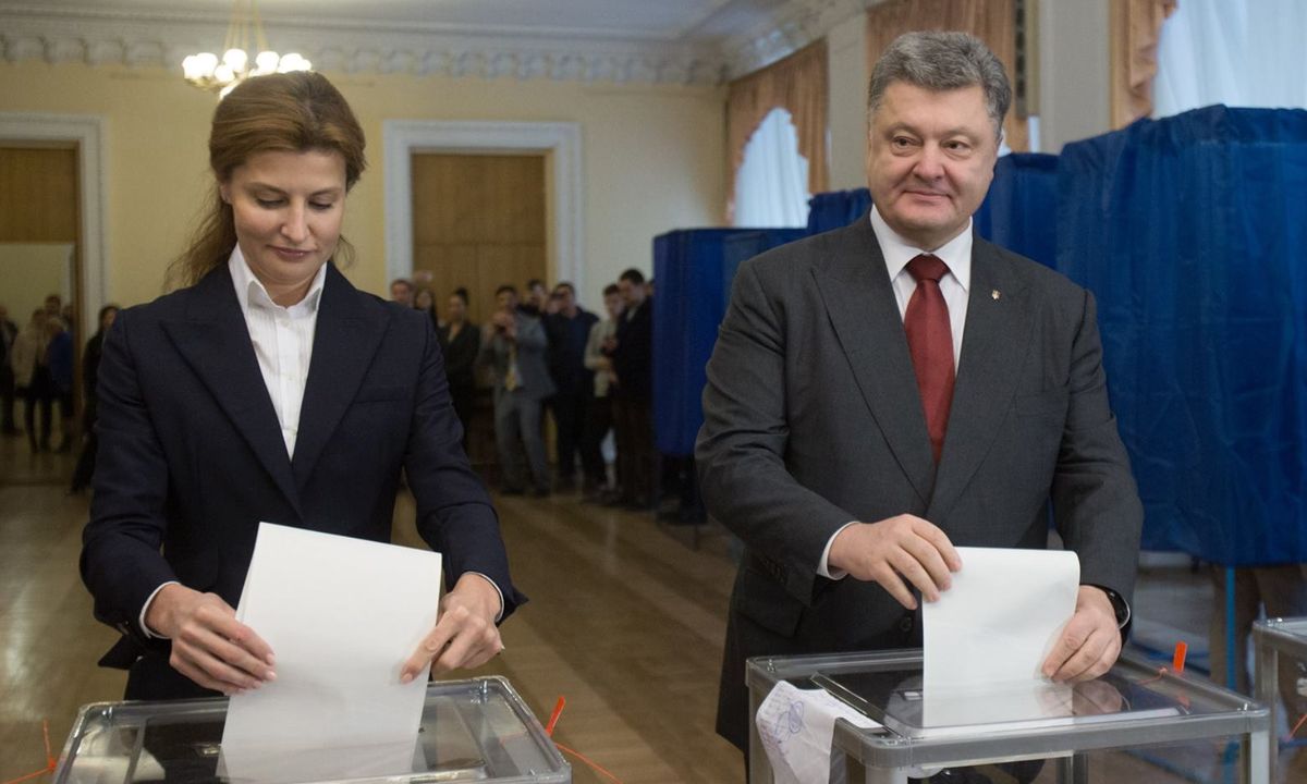 Порошенко предлагает принять законы по защите выборов от вмешательства России