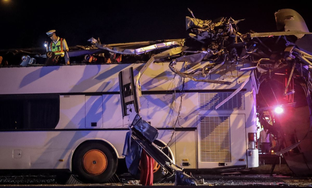 У украинского автобуса снесло второй этаж при ДТП в Будапеште