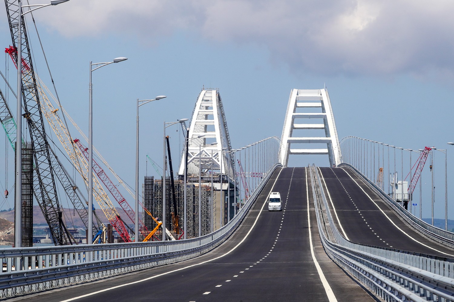 Луценко: Украина обратилась в Арбитражный трибунал насчет Крымского моста
