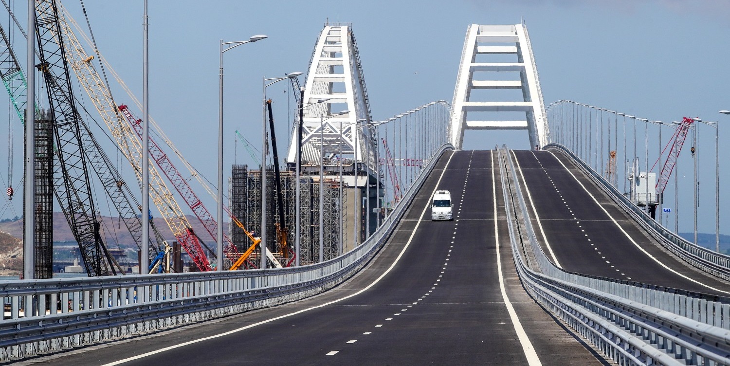 Крымский мост открылся для движения легковых машин