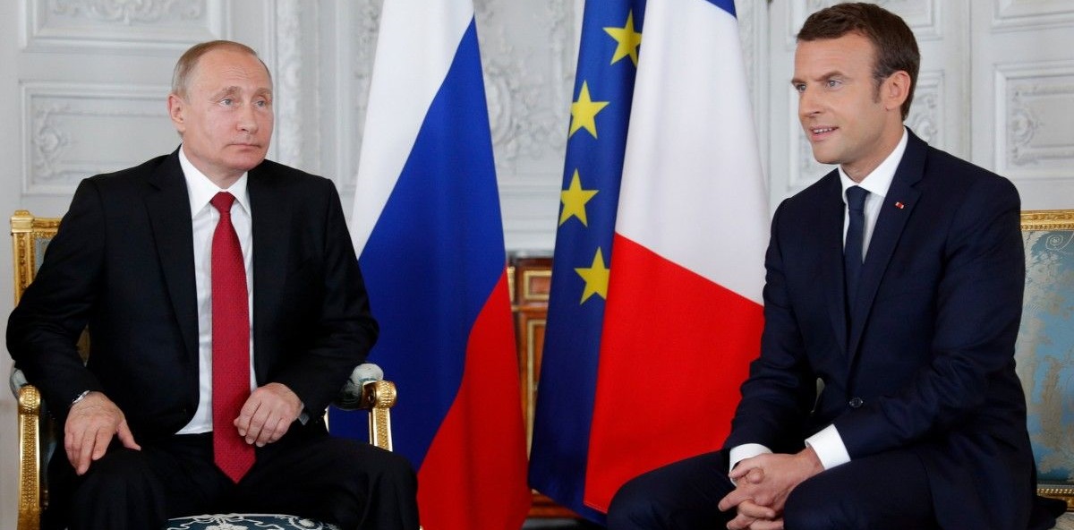 Путин и Макрон обсудили исполнение минских договоренностей