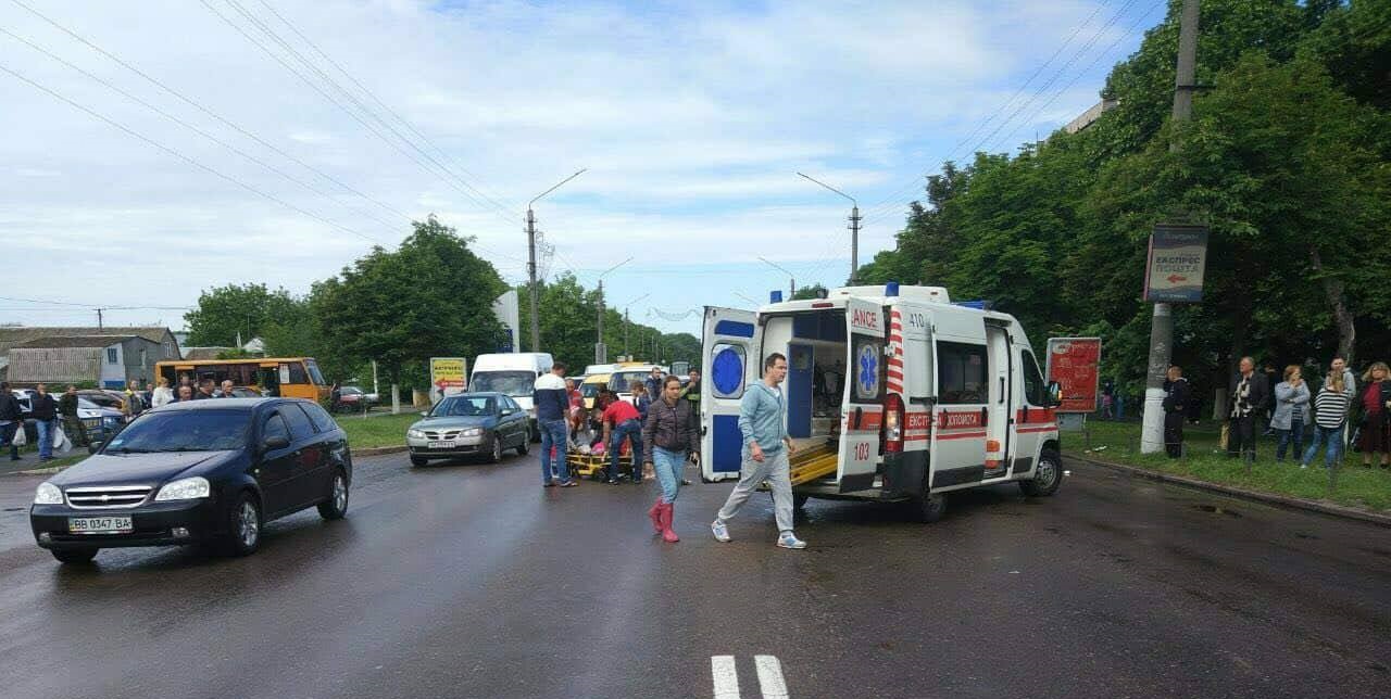 В Борисполе автобус сбил на переходе двух школьниц, одну из них насмерть