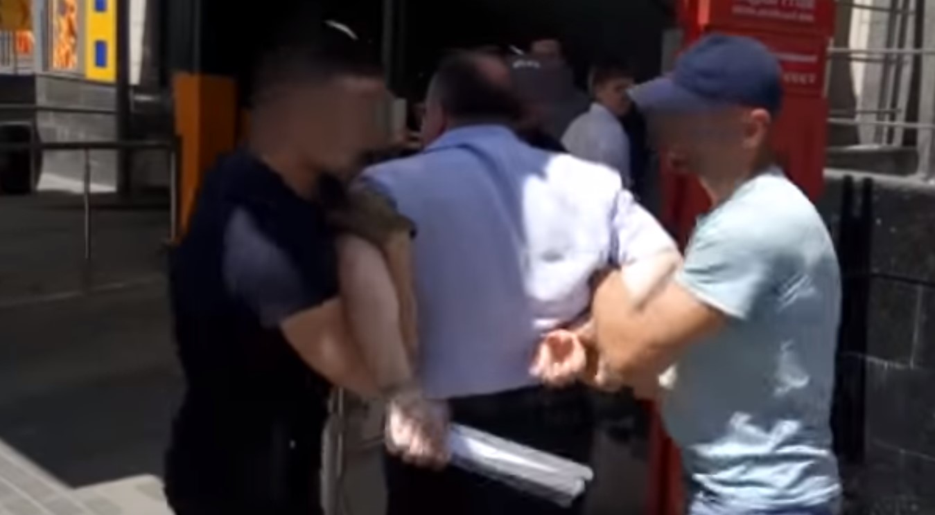 Опубликовано видео задержания предполагаемого организатора убийства Бабченко
