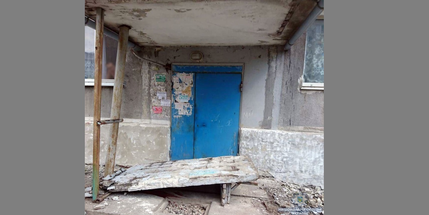 Умерла 8-летняя девочка, на которую упала стена в Донецкой области