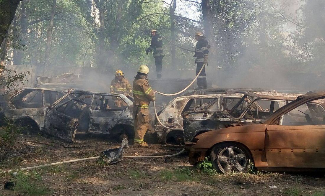 В Киеве на стоянке загорелись более 50 автомобилей