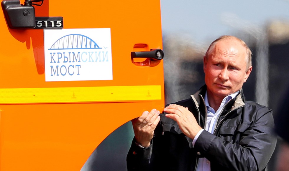 В службе охраны объяснили, почему Путин не пристегнулся в «КамАЗе»