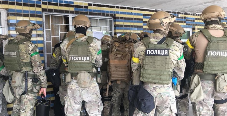Киевская полиция провела учения в районе психбольницы