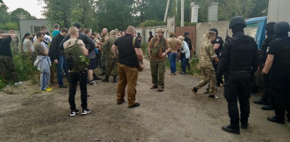 Киевская полиция прокомментировала снос забора националистами