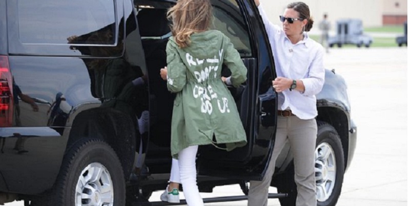 Меланию Трамп раскритиковали за куртку с надписью «Мне плевать»