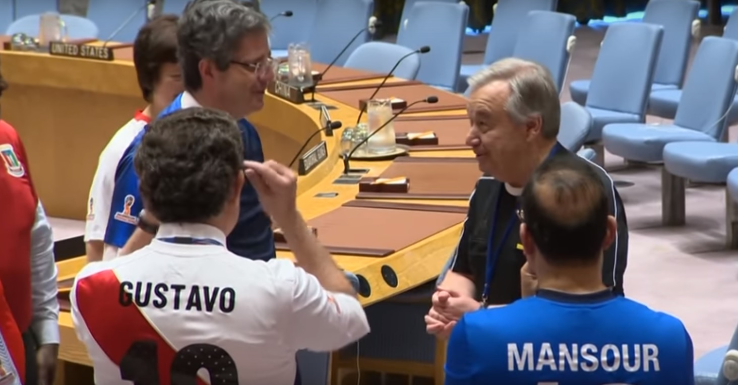 Постпреды стран-участниц ЧМ надели в ООН футболки своих команд