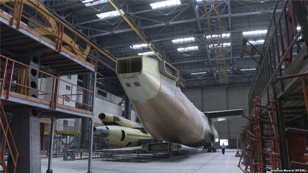 Фото: Недостроенный Ан-225 на заводе Антонова