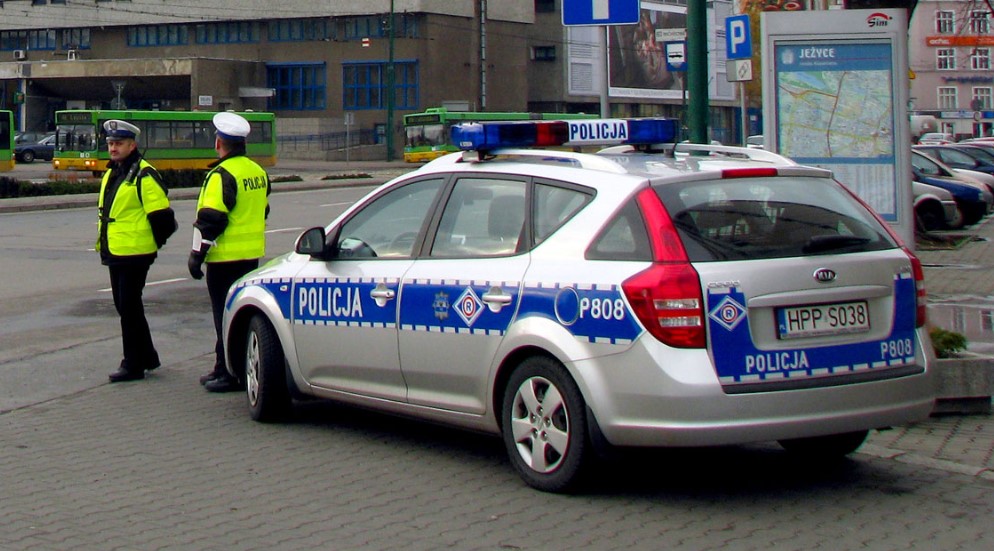 Пьяный украинец без прав пытался припарковаться у отделения полиции в Польше
