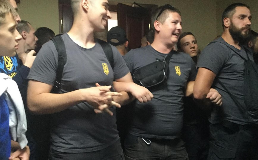 Националисты пришли в Киевсовет, произошла потасовка