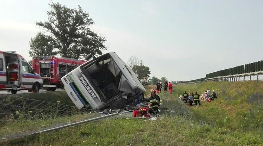 В Польше автобус с туристами попал в ДТП, есть погибшие