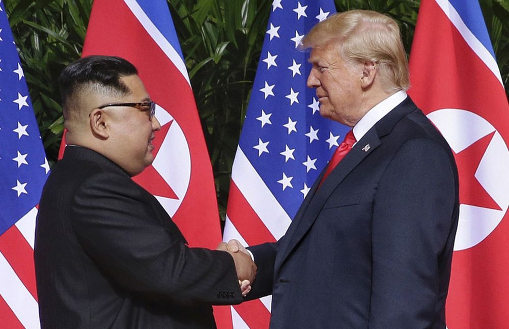 Трамп и Ким Чен Ын встретились в Сингапуре