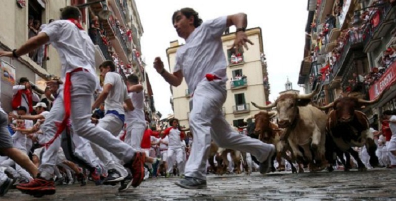 На фестивале бега быков в Испании пострадали пять человек