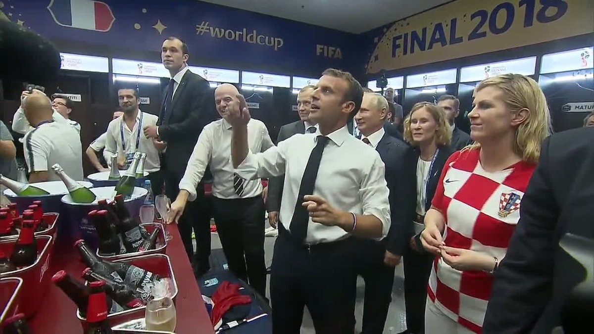 Видео: Путин, Макрон и президент Хорватии в раздевалках сборных после финала ЧМ