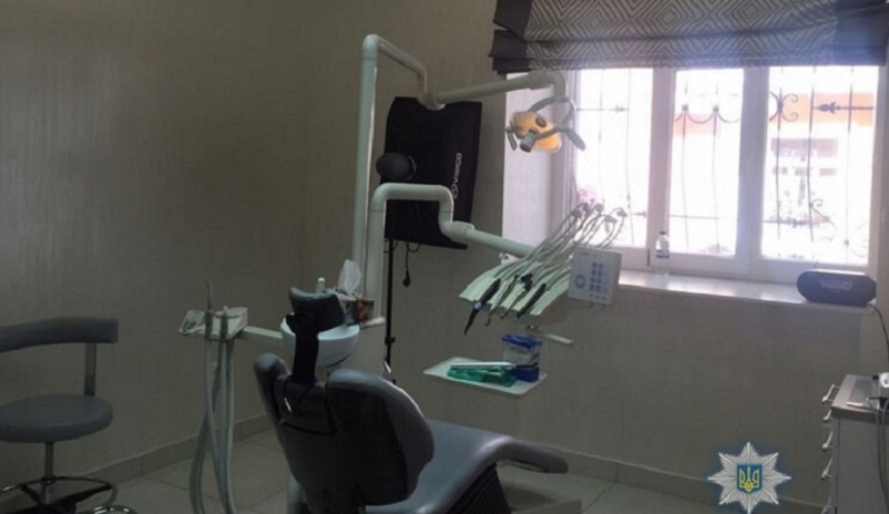 Полиция начала расследовать смерть пациента на приеме у стоматолога