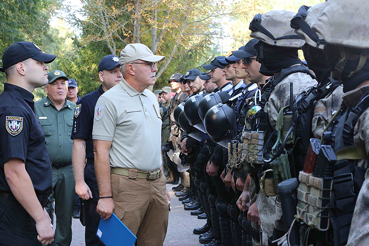 МВД заявляет о критической ситуации с нелегалами в Украине