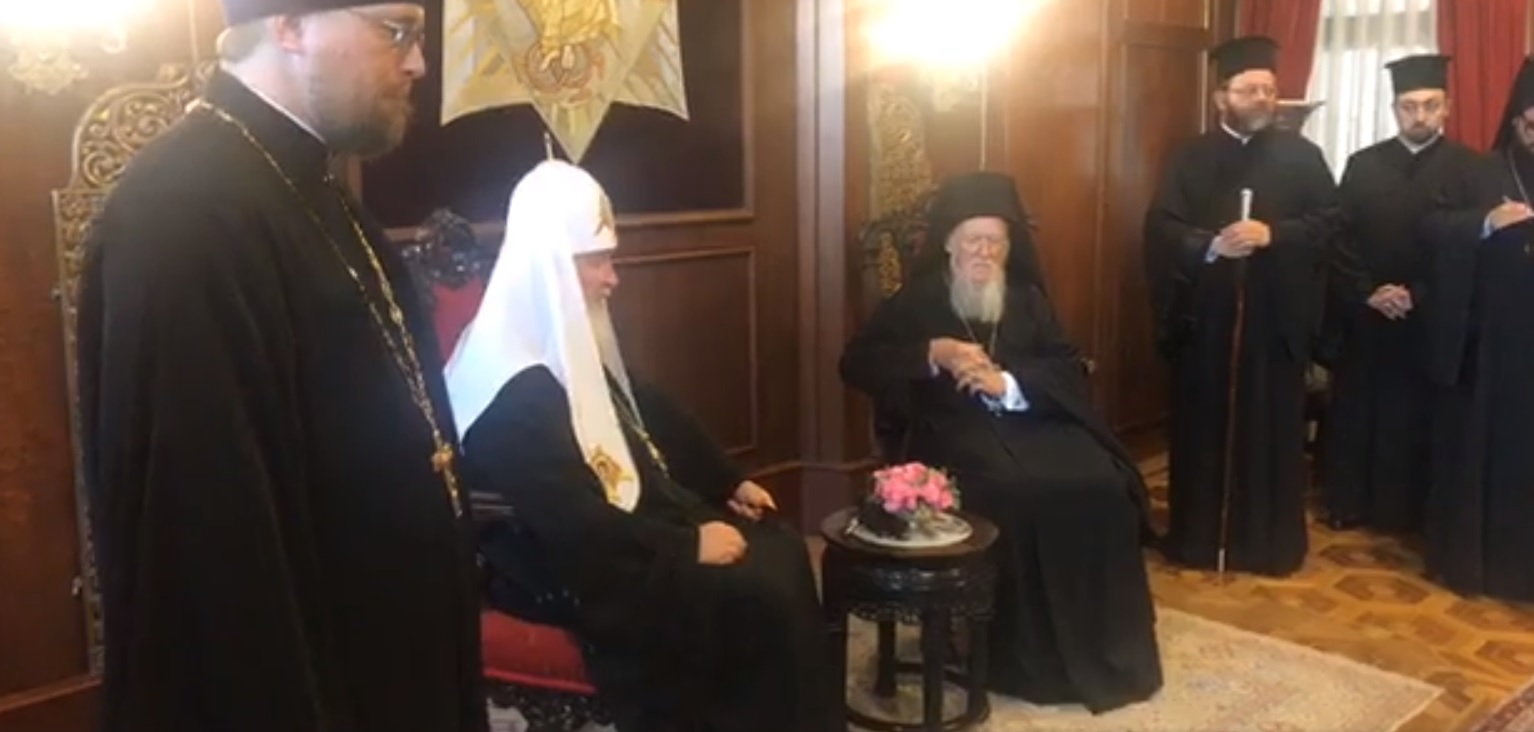 Опубликовано видео встречи патриархов Варфоломея и Кирилла