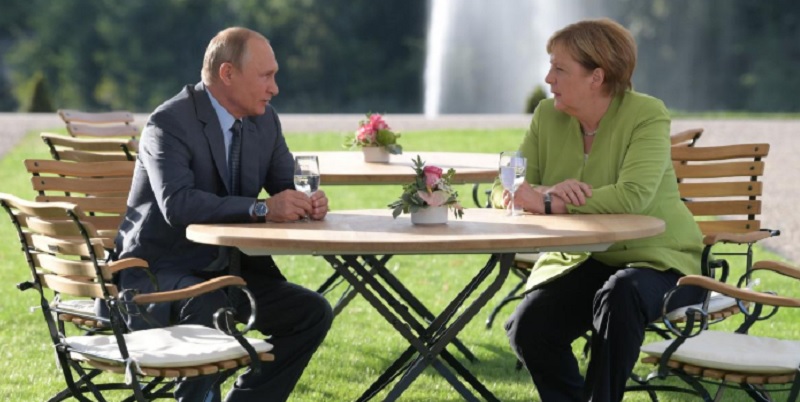 Песков: Путин и Меркель сожалеют о пробуксовке минских договоренностей
