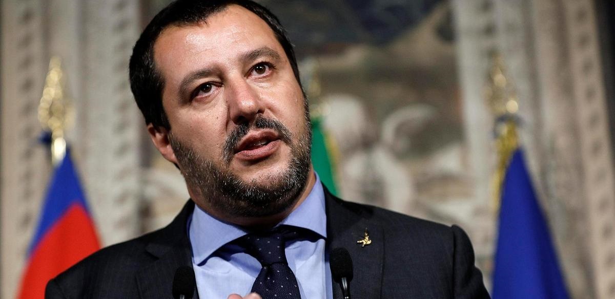 Против главы МВД Италии начали расследование из-за мигрантов