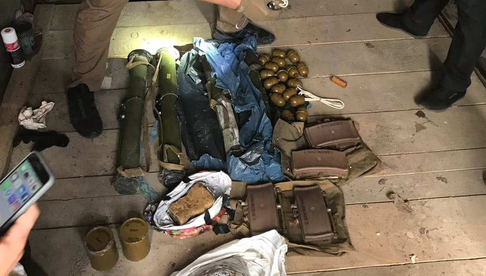 В гараже экс-добробатовца нашли арсенал оружия