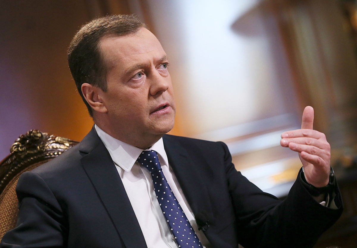 Медведев: Усиление санкций США можно расценить как объявление экономической войны