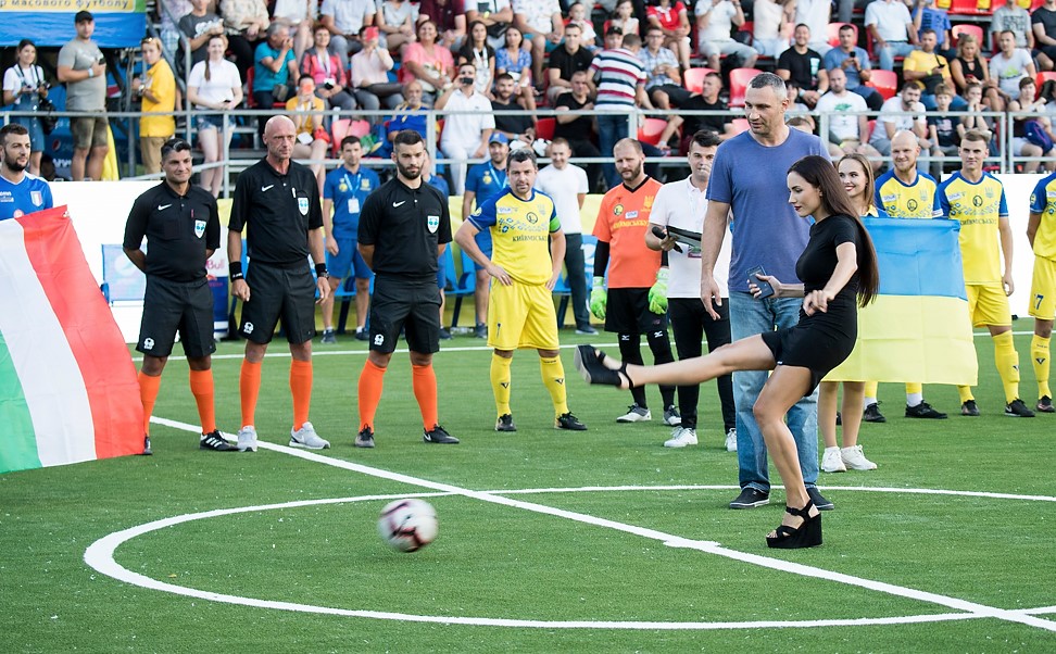 Кличко открыл чемпионат Европы по мини-футболу