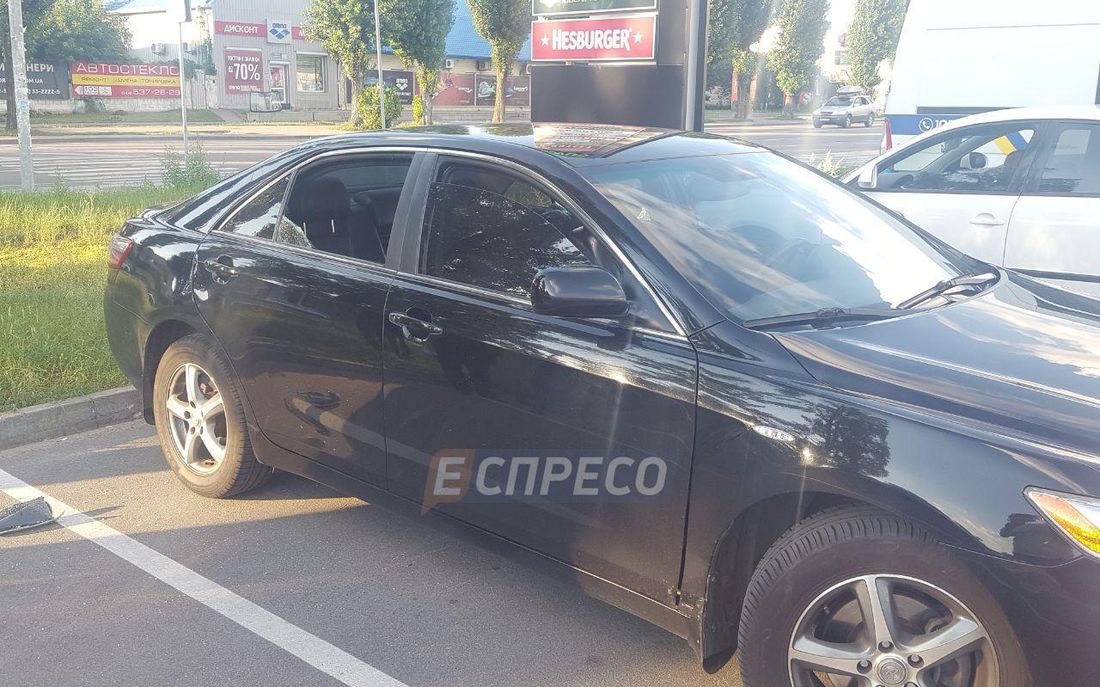 В Киеве обстреляли авто, похищены около 2 млн – СМИ