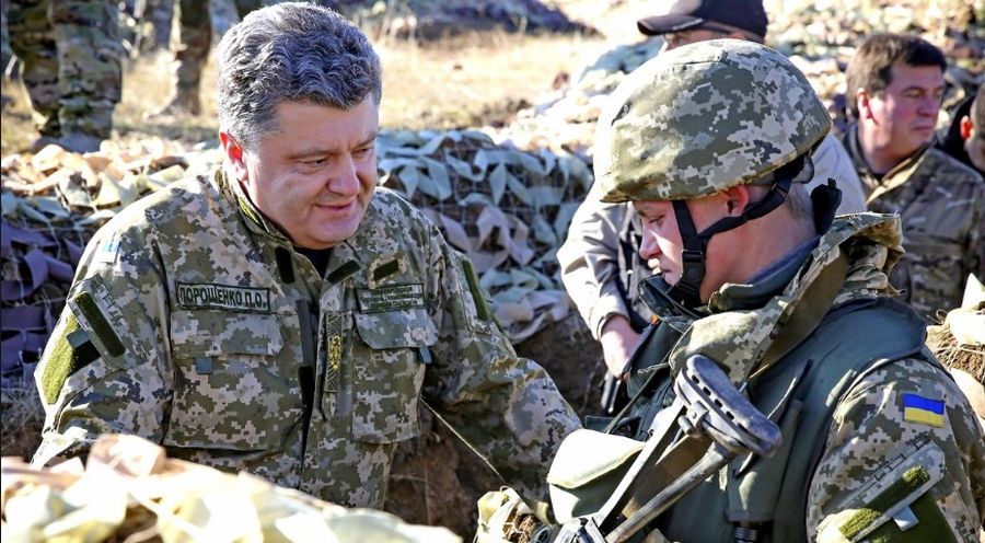 Порошенко: «Слава Украине» станет официальным военным приветствием