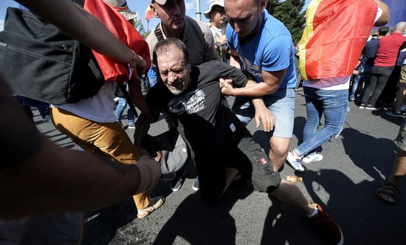 Протесты в Румынии: полиция применила слезоточивый газ