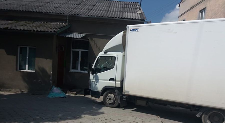 На Тернопольщине автомобиль, выехав на тротуар, сбил насмерть восьмилетнюю девочку