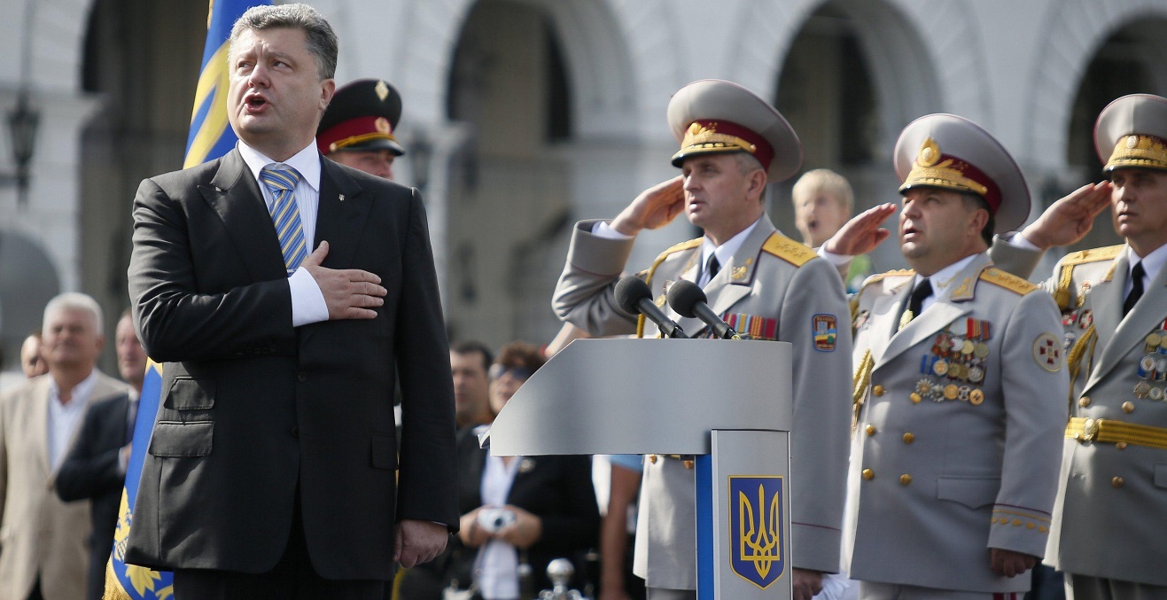 Порошенко подписал закон о «Слава Украине!» в армии