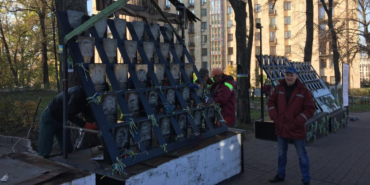 В Киеве демонтируют мемориал героям Небесной сотни