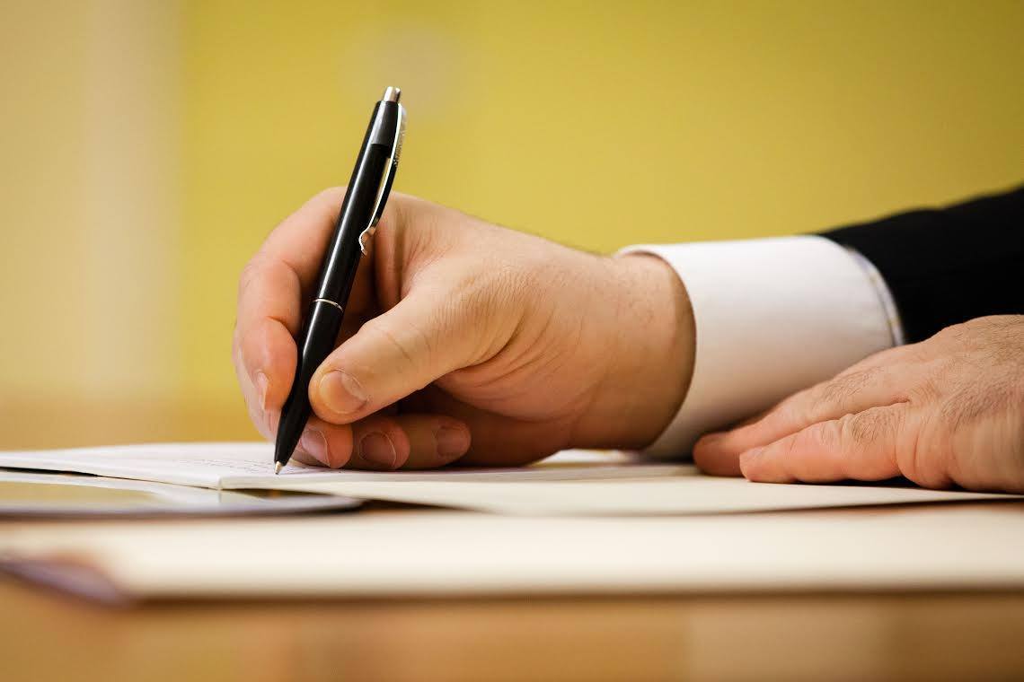 Порошенко подписал указ о введении военного положения