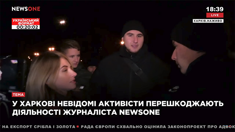 В Харькове журналистке NewsOne не дали провести эфир