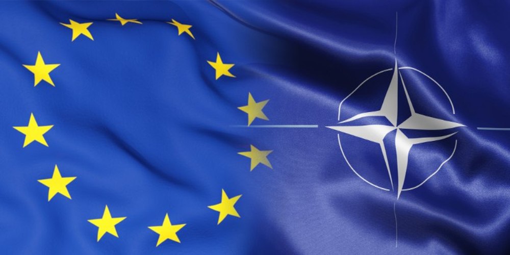 КС поддержал введение курса на ЕС и НАТО в Конституцию