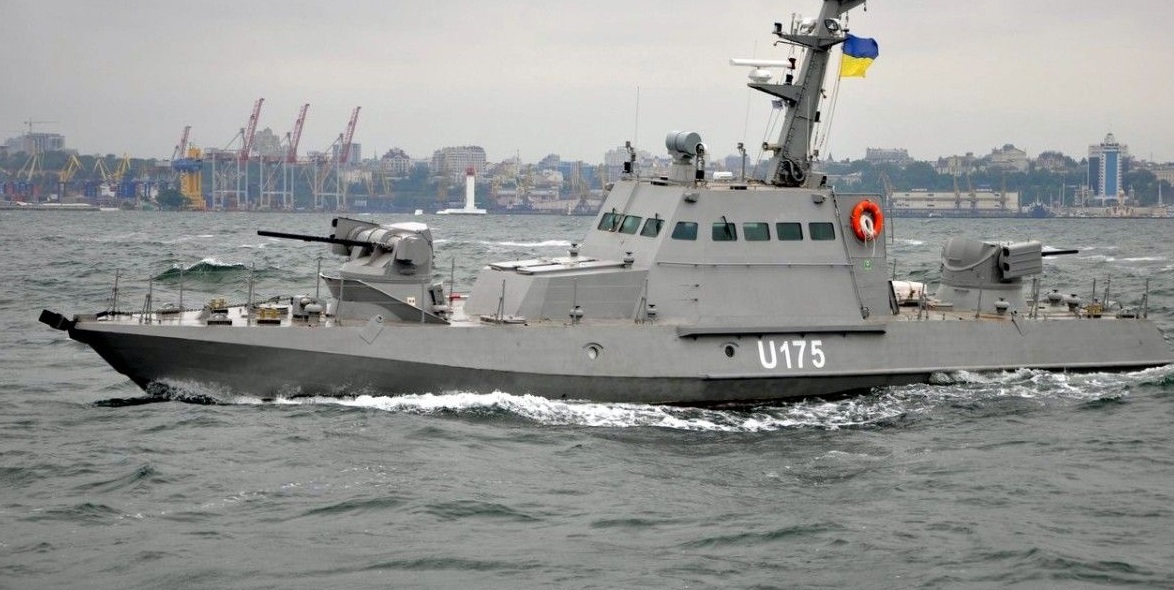 ФСБ: Еще два военных корабля Украины идут к Керченскому проливу
