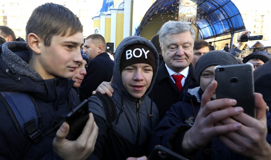 Порошенко дал «президентское слово» не объявлять мобилизацию без «вторжения РФ»